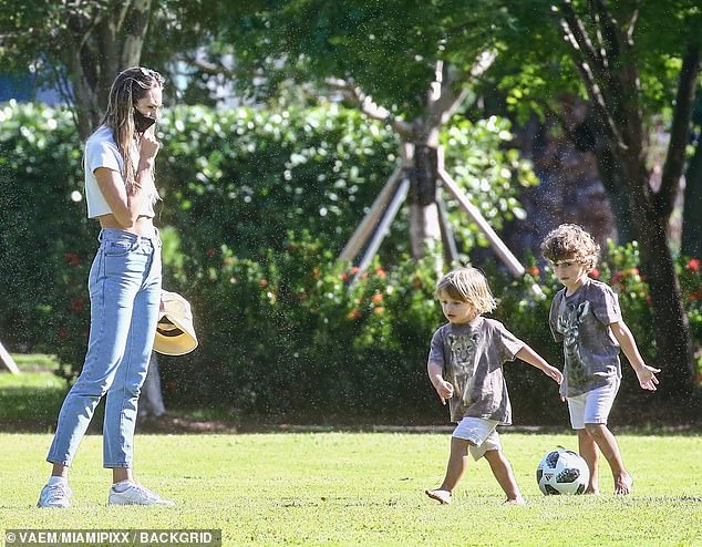 Candice Swanepoel Kids Candice Swanepoel enjoys Miami Beach park with her two children | Daily Mail Online